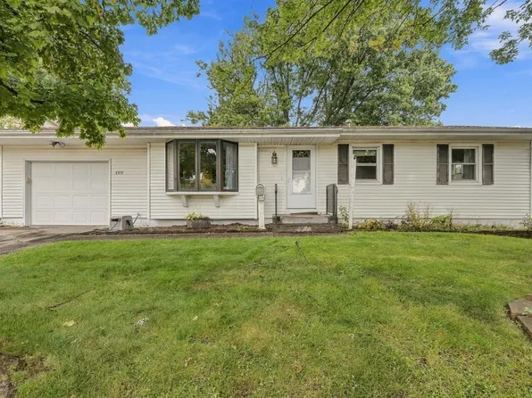 4919 Brown St, Davenport, IA 52806