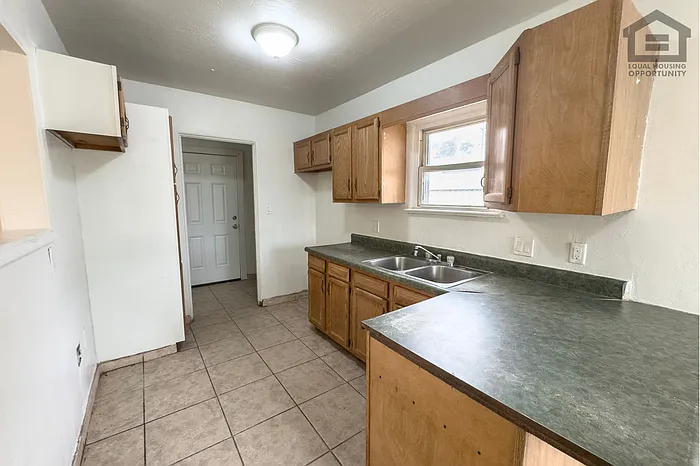 2517 E Culver St — Photo 14