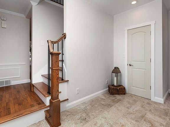 4th image of 502 Chatham Ct