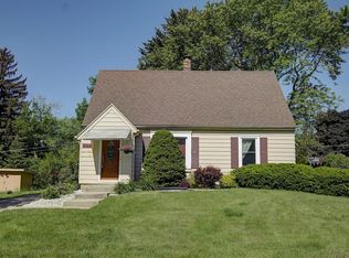 1125 Parkmoor Dr, Brookfield, WI 53005