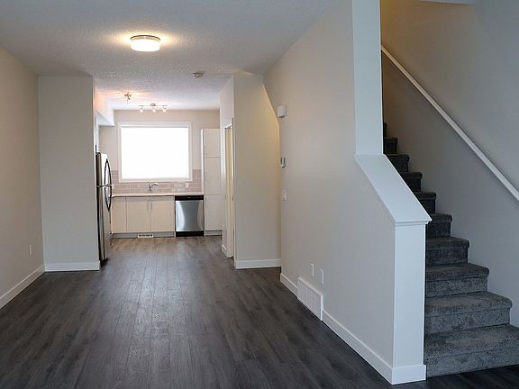 3rd image of 600 Bellerose Dr