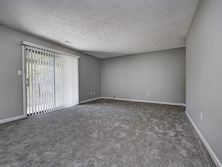 Ivy Knoll Apartments — Photo 34