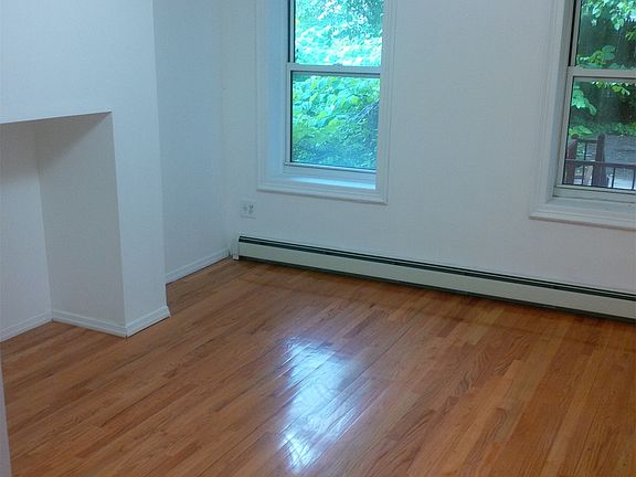 2nd image of 154 Putnam Ave APT 1