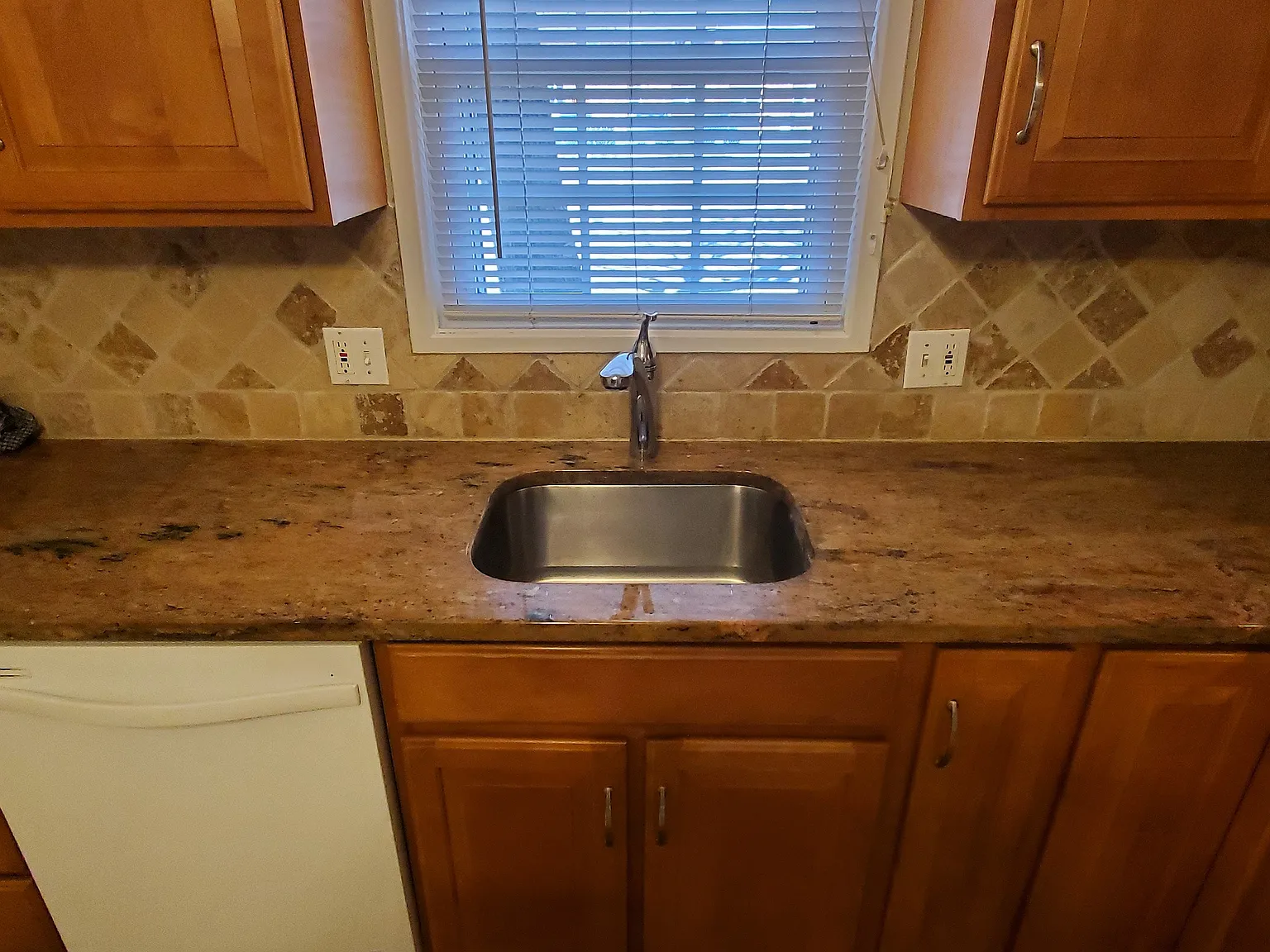 2 bed, 800 sqft, $1,875 — Photo 3
