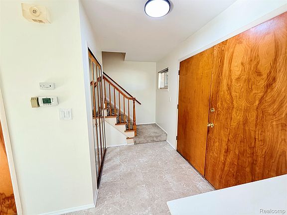 5th image of 30943 Roselawn Dr