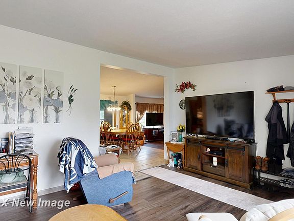 5th image of 355 Carpenter Rd