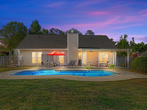2nd image of 2053 Lake Forest Dr