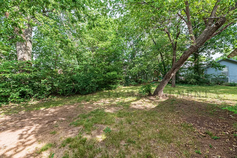 2 bed, 1.0 bath, 1042 sqft, $925 — Photo 3
