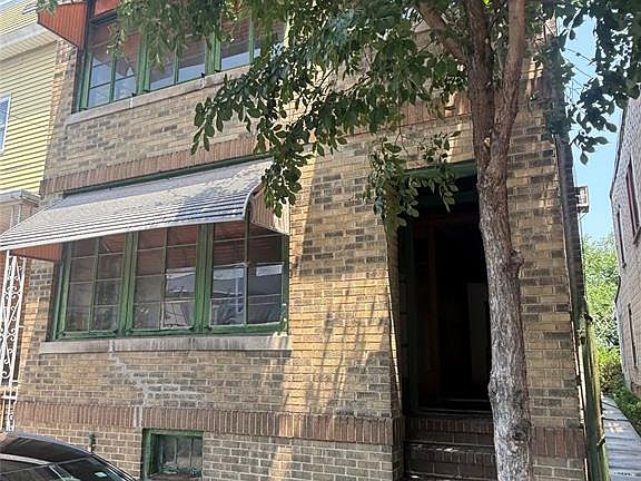 2nd image of 414 40th St