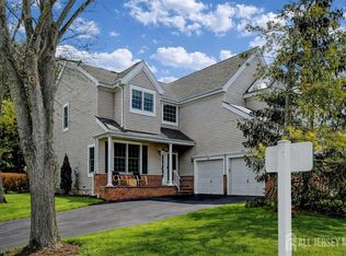 15 Afton Blvd, Monroe Township, NJ 08831