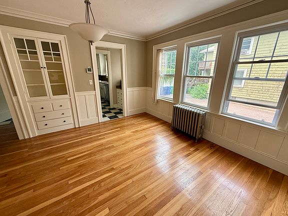 3rd image of 331 Lowell Ave #1