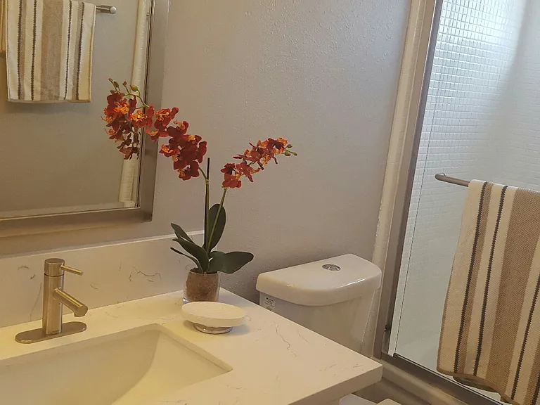 4225 Longridge Ave — Photo 24