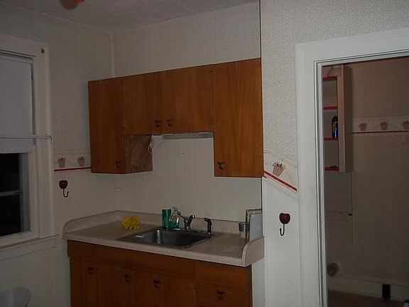 4th image of 14 Buell St #1