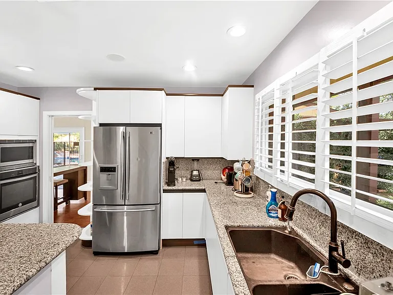 2500 Benedict Canyon Dr — Photo 6