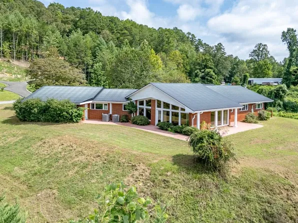 212 Natural Springs Dr, Murphy, NC 28906
