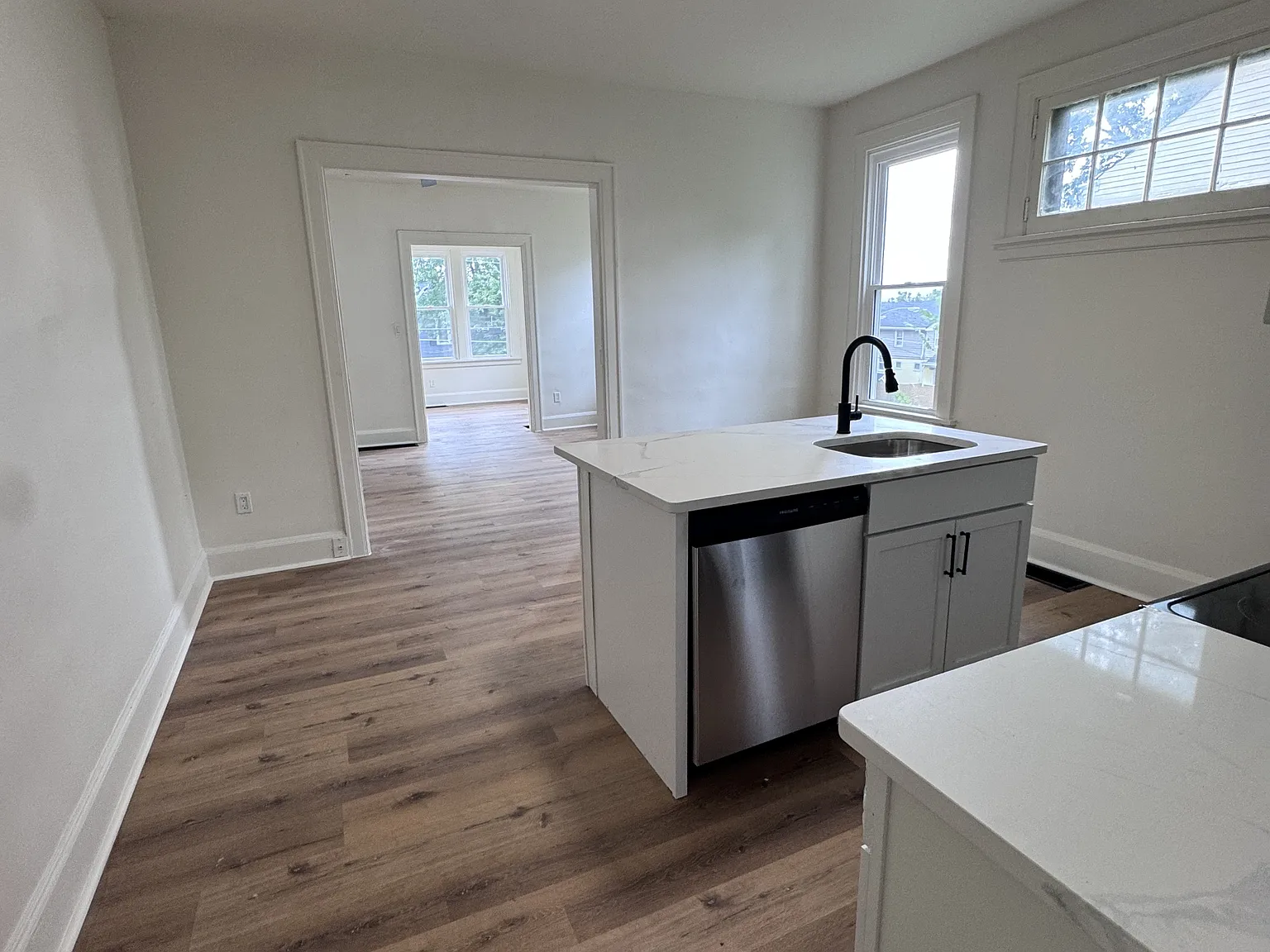 541 Considine Ave — Photo 3