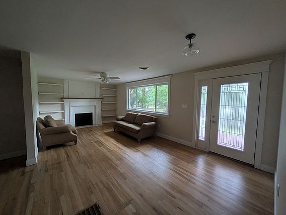 3rd image of 1901 Croydon Dr