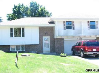 9407 Manderson St, Omaha, NE 68134