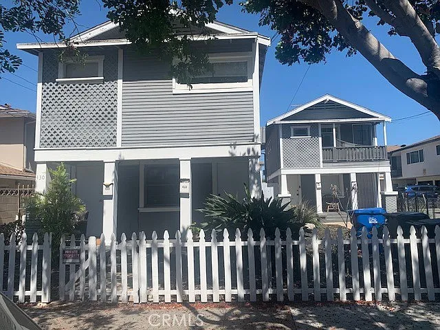 2 bed, 600 sqft, $2,200 — Photo 1