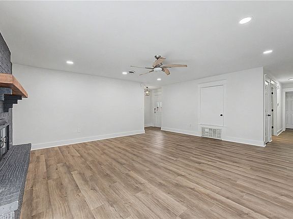 5th image of 301 Wright Avenue