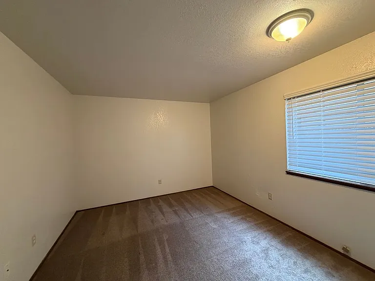 1016 Loni Dr — Photo 11