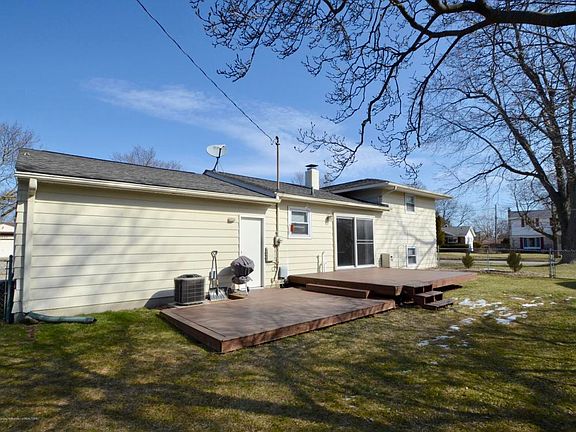 3rd image of 2826 Darien Dr