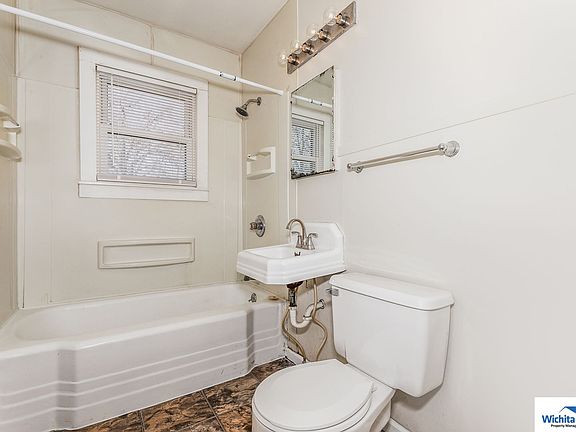 3rd image of 827 S Belmont Ave