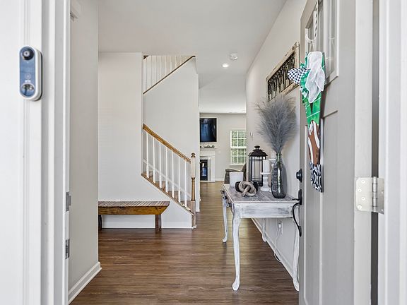 5th image of 2572 Grove Park Way