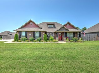 1608 Gaines St, Pea Ridge, AR 72751