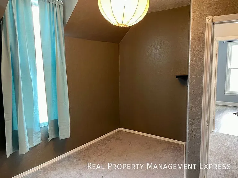 115 S Grange Ave — Photo 10