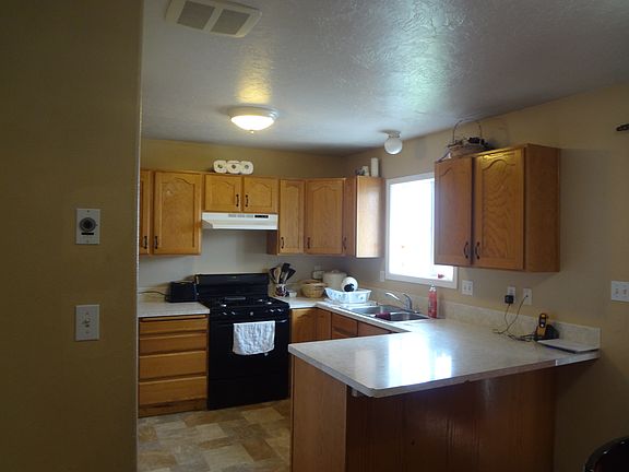 4th image of 86 Douglas Dr
