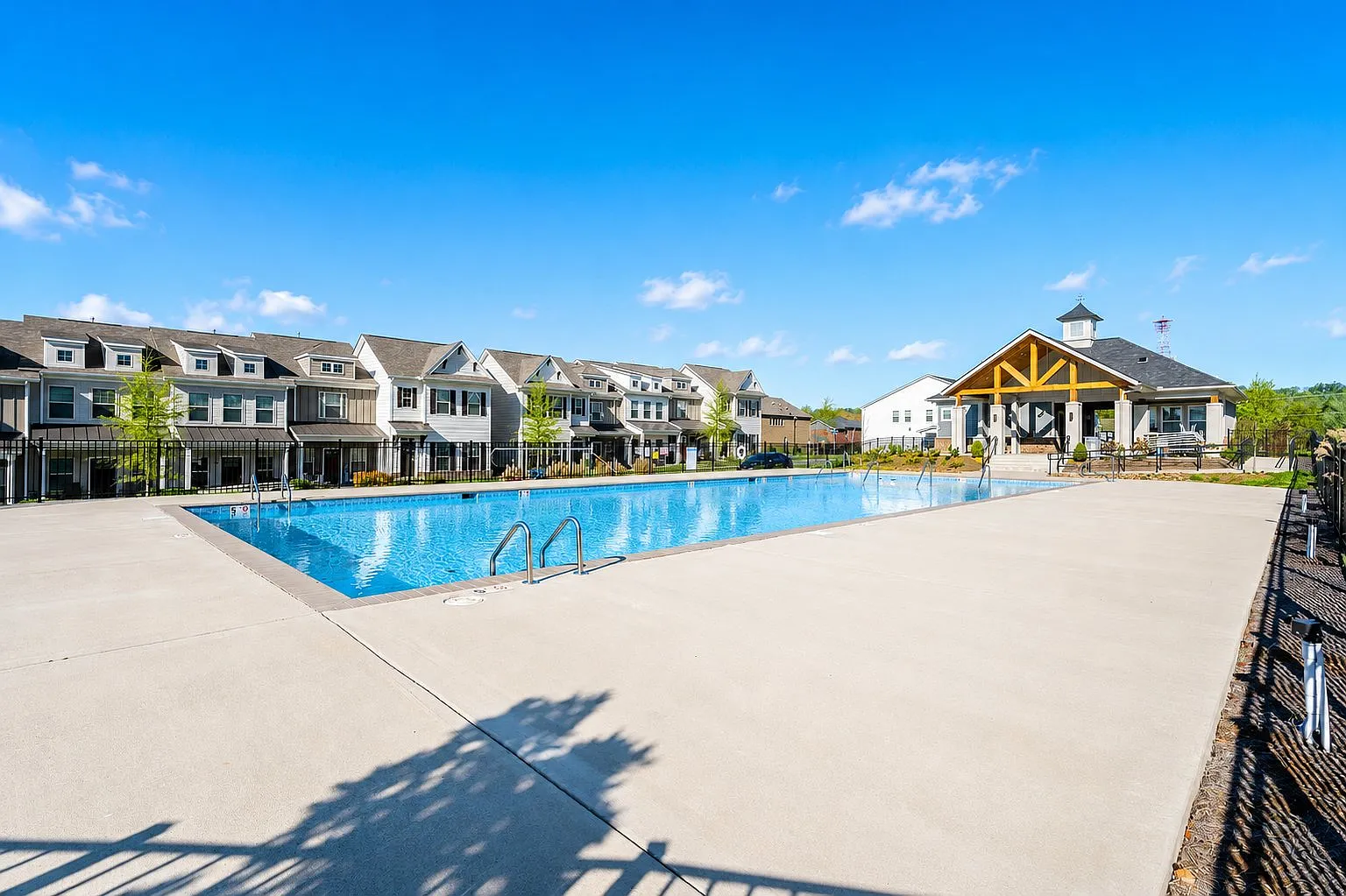 Updated 2-Bedroom Townhome with Community Pool and Easy I-24 Access — Photo 3