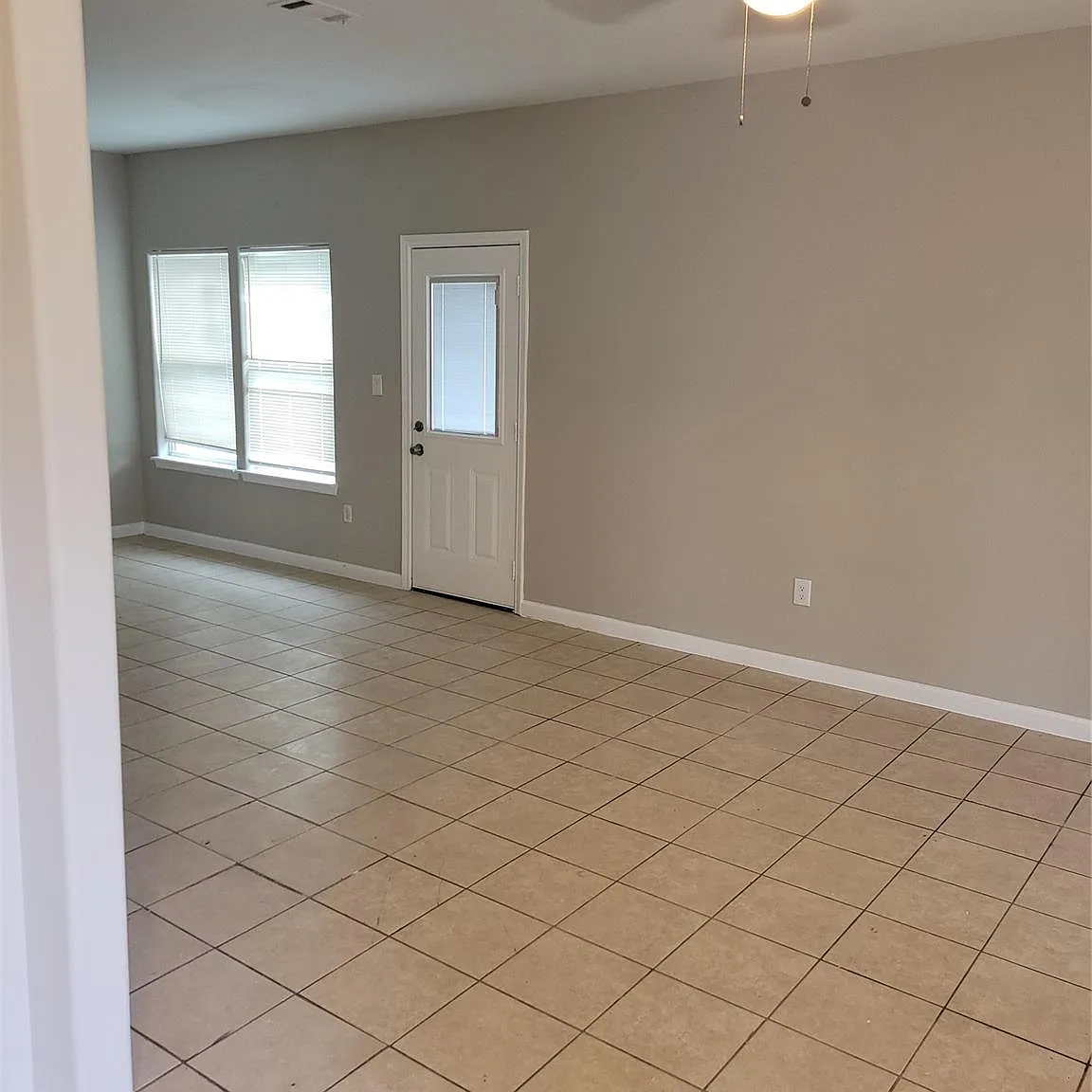 4 bed, 3.5 bath, 1690 sqft, $1,775 — Photo 3