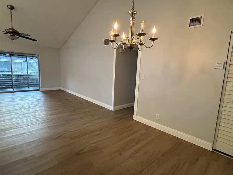 606 Gardens Dr — Photo 3