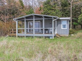 5437 Ridge Rd, Pentwater, MI 49449