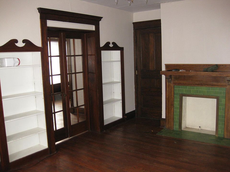 Living Room Photo 2