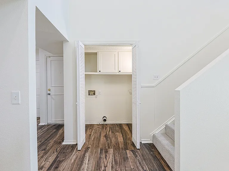 8308 Albany Ave — Photo 11