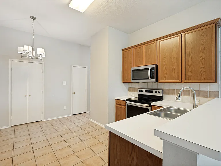 3705 Hermalinda Dr — Photo 11