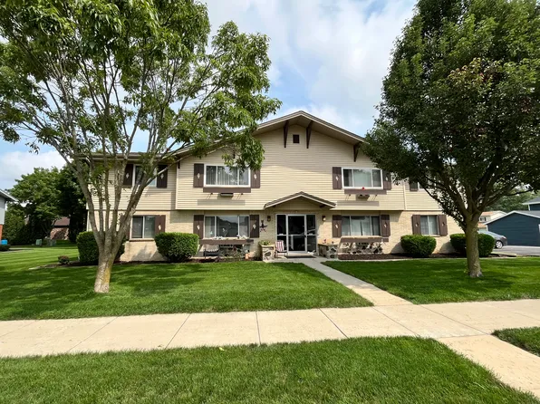 670 E Lincoln Ave, Hartford, WI 53027