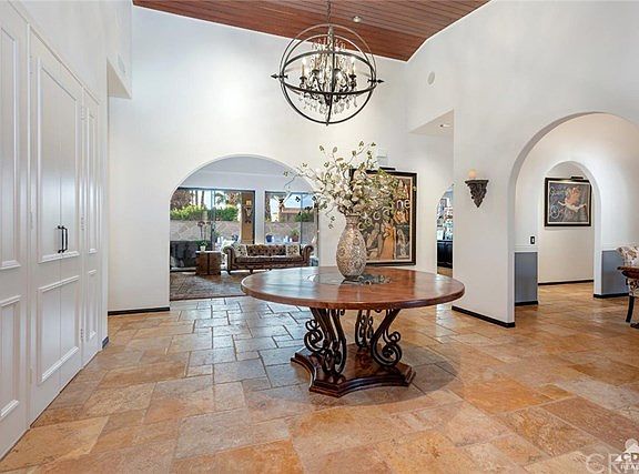 3rd image of 64933 Saragossa Dr