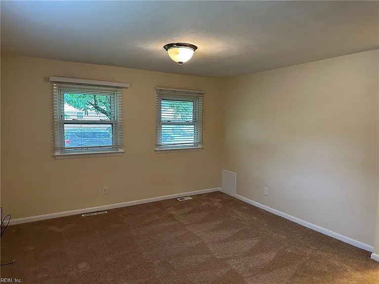 940 Redwood Cir — Photo 14