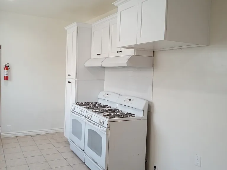 8930 S Vermont Ave — Photo 50