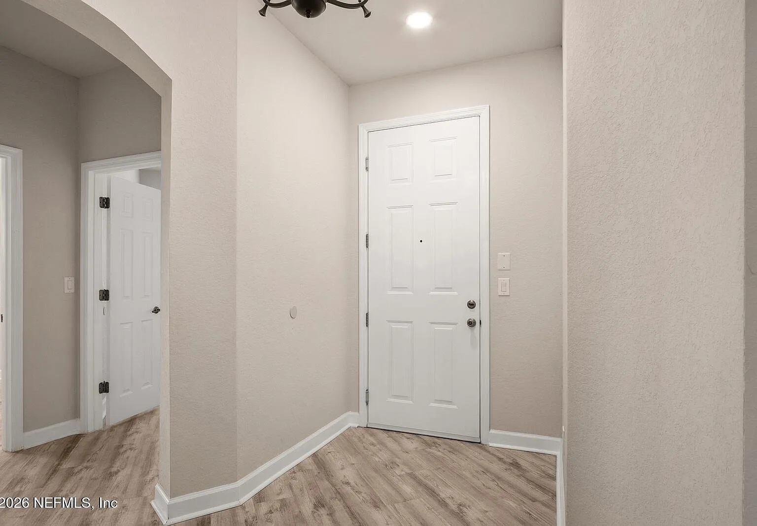 3 bed, 2.0 bath, 2043 sqft, $2,400 — Photo 2