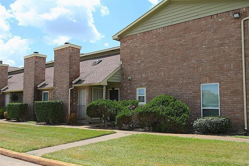2 bed, 2.0 bath, 1286 sqft, $1,600 — Photo 3