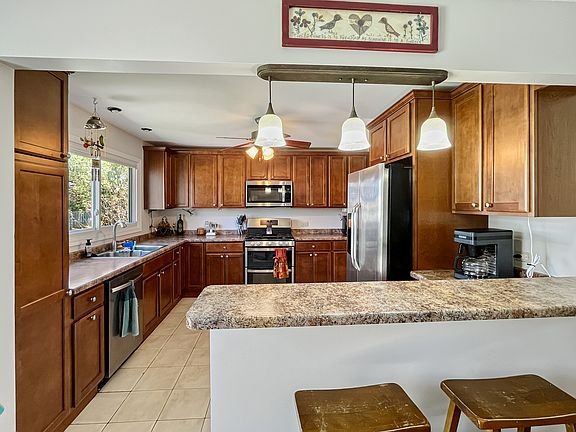 5th image of 211 Waterbury Cir