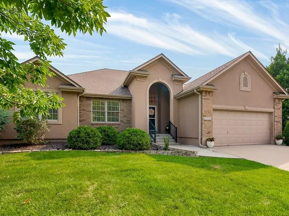 1713 SW Summit Hill Cir, Lees Summit, MO 64081