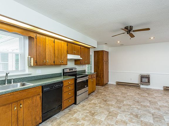4th image of 486 Greenwood St