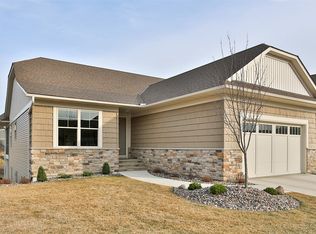 8692 Lake Riley Dr, Chanhassen, MN 55317