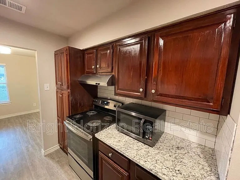 1017 Mullins St — Photo 30