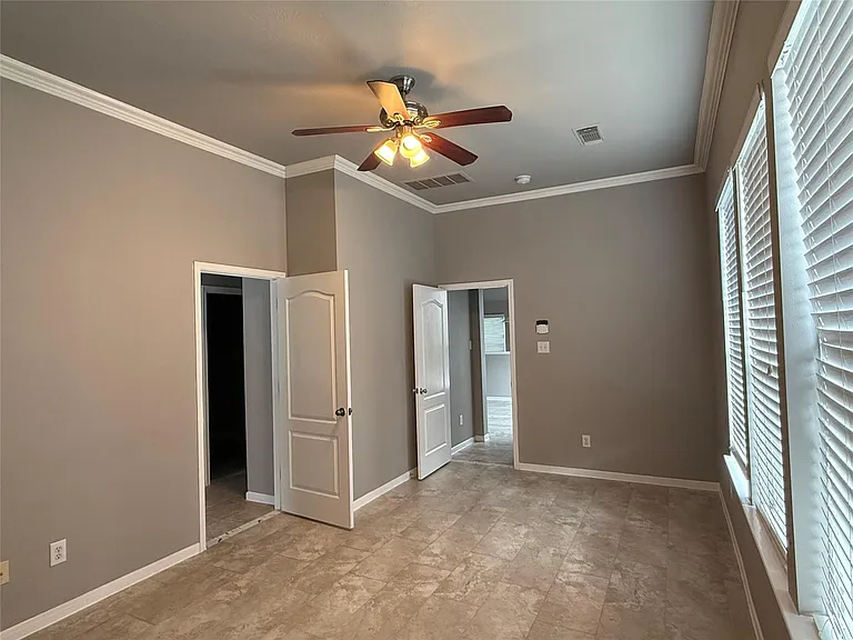 16126 Saxon Hollow Ln — Photo 9
